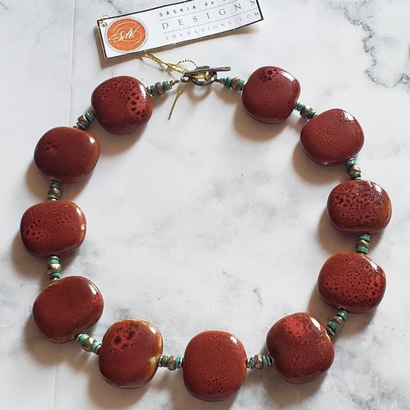 NWT Saskia de Vries Designs Couture Necklace Betty Rubble Flintstones Porcelain - Picture 1 of 4